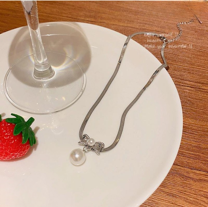 Elegant Korean Know Shape Pearl Pendent |   Knot Pearl Necklace Party Jewelry Gifts Accessories for Women View Gallery - Pakistan