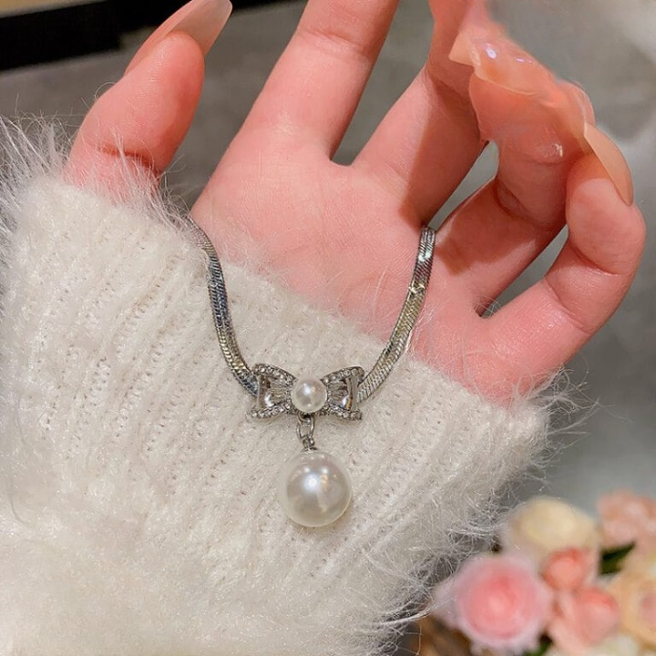 Elegant Korean Know Shape Pearl Pendent |   Knot Pearl Necklace Party Jewelry Gifts Accessories for Women View Gallery - Pakistan