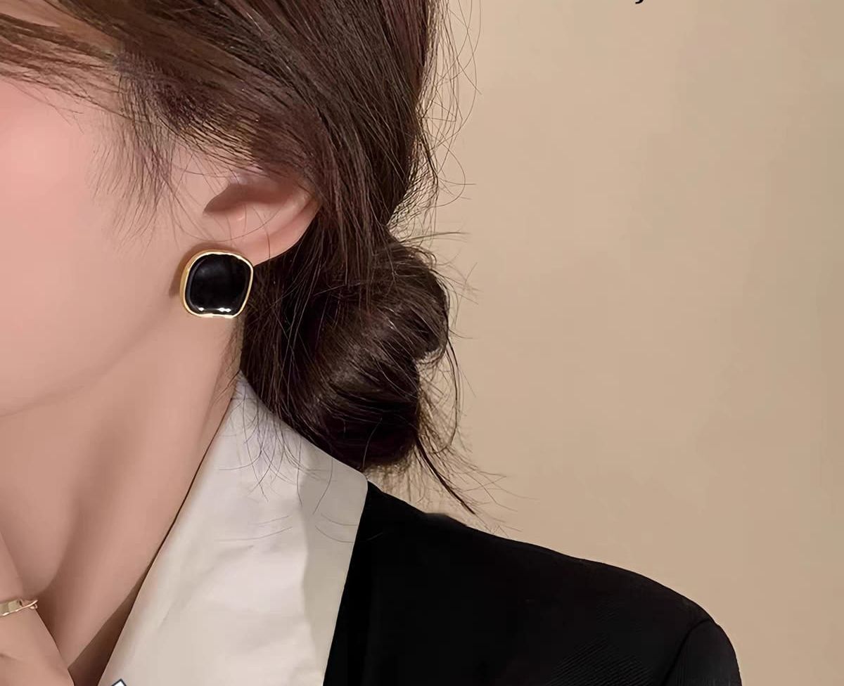French Square Earrings Elegant Metallic Personalized Irregular Square Earrings Vintage Geometric Studs for Party Gifts Women's Accessories Stylish View Gallery - Pakistan