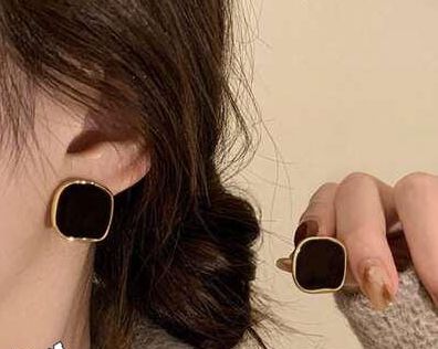 French Square Earrings Elegant Metallic Personalized Irregular Square Earrings Vintage Geometric Studs for Party Gifts Women's Accessories Stylish View Gallery - Pakistan