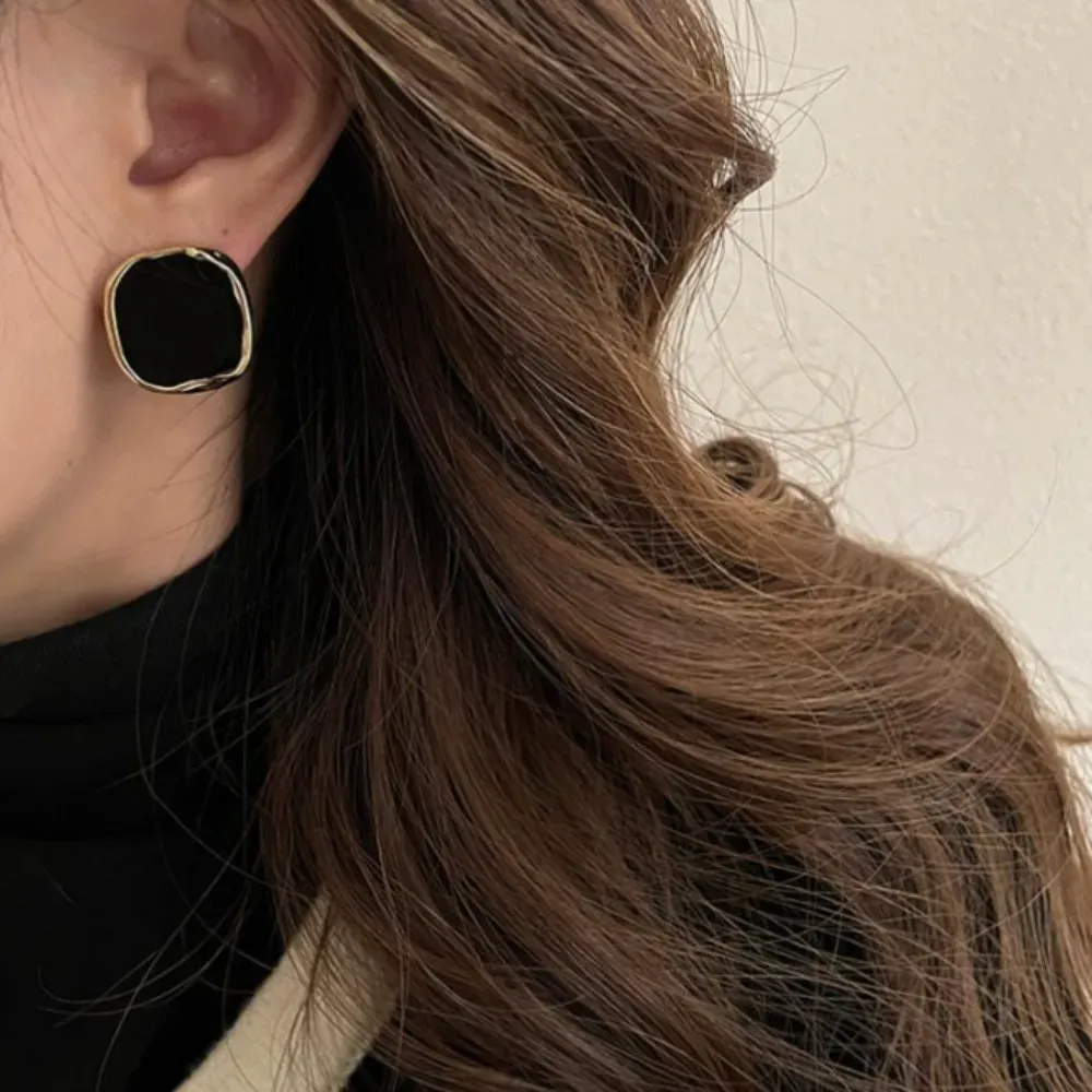 French Square Earrings Elegant Metallic Personalized Irregular Square Earrings Vintage Geometric Studs for Party Gifts Women's Accessories Stylish View Gallery - Pakistan
