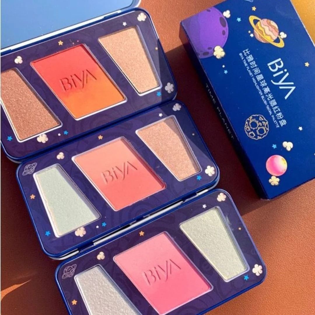 3 in 1 Colors Facial Blush Gradual Powder Blusher Shimmer Highlighter Three-dimensional Brightening Powder Blusher Palette - Biya Korean Highlighter &amp; Blush Palette View Gallery - Pakistan