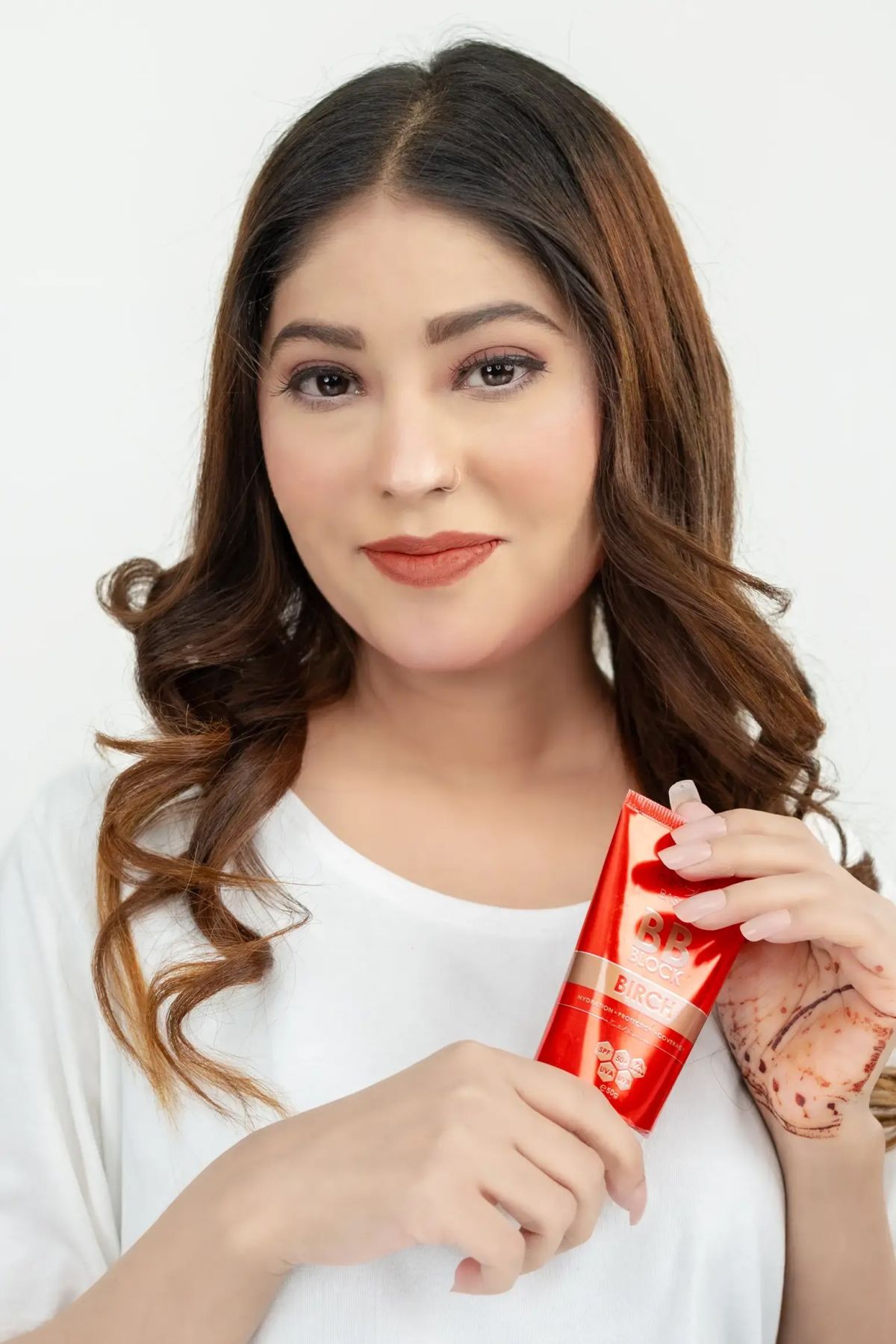 SL Basics BB Block 50g A revolutionary tinted sunscreen offering hydration, protection, and flawless coverage. Enriched with Vitamin E and Lotus Flower extract, it caters to all skin types View Gallery - Pakistan