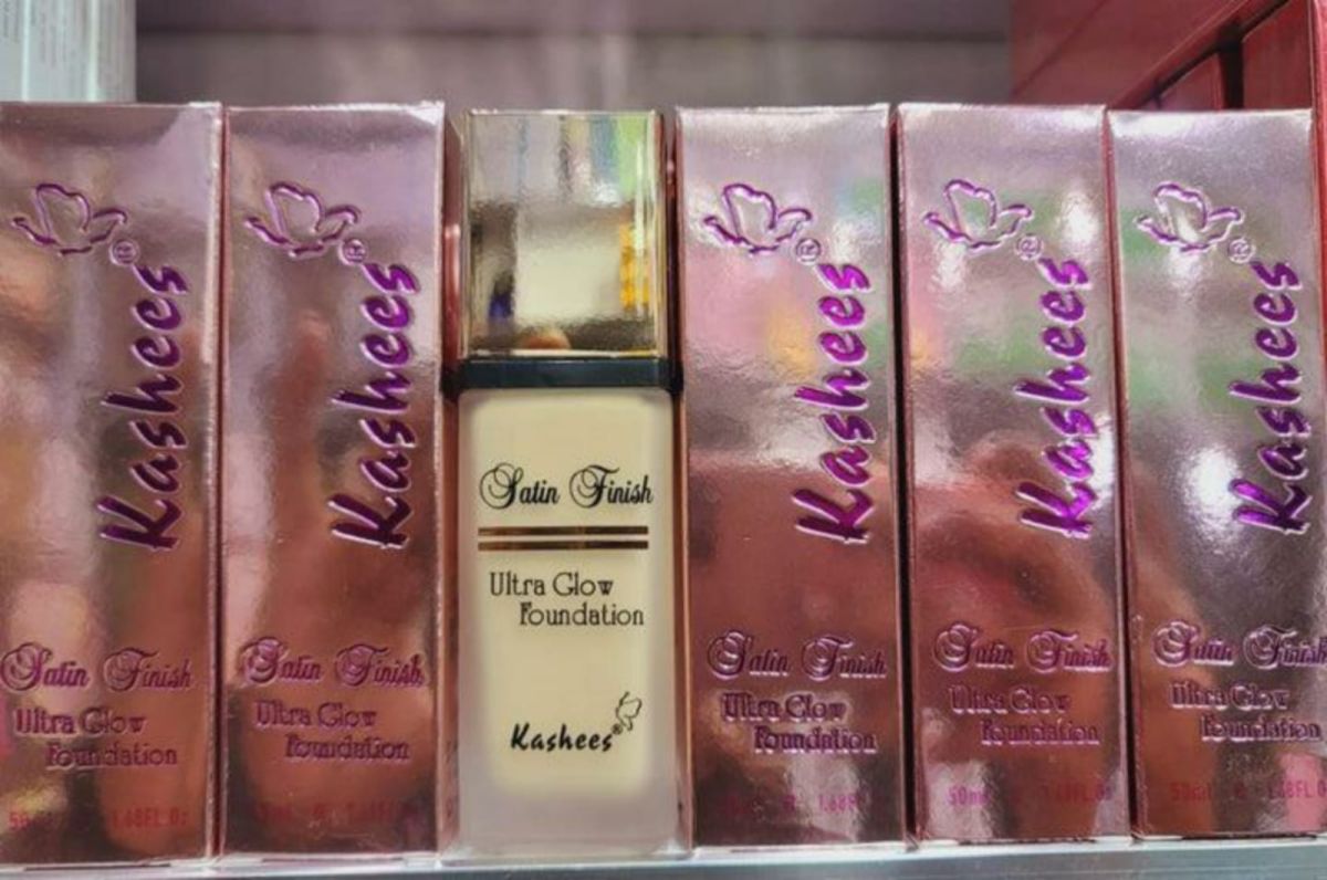 Kashees EvenTone High C24 Hours Full Coverage Glowy Foundation - 50ml overage Liquid Foundation 30Ml View Gallery - Pakistan