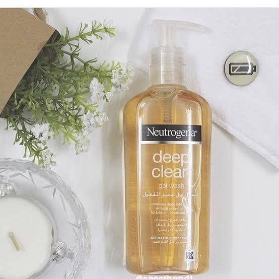 Neutrogena Deep Clean Gel Wash – Oil-Free Daily Facial Cleanser for Oily &amp; Combination Skin (200ml) View Gallery - Pakistan