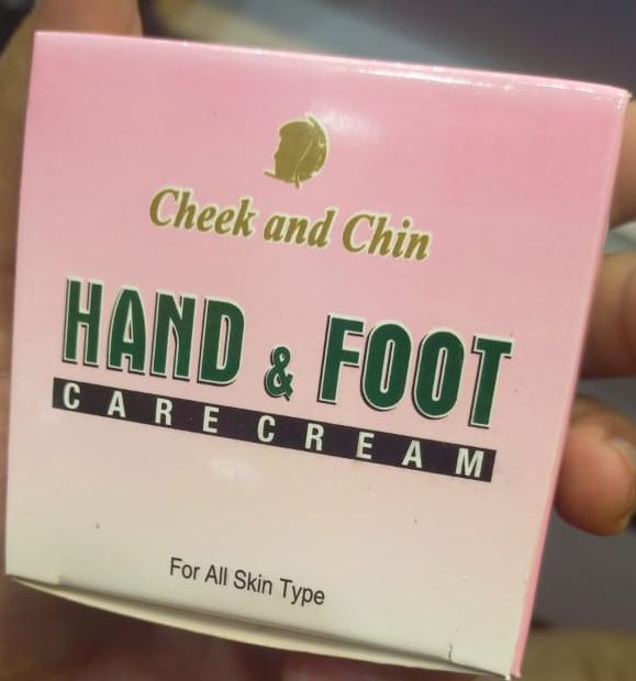 Hand &amp; Foot Care Cream – Deep Moisturizing and Nourishing Formula for Dry, Sensitive Skin Protection and Softness View Gallery - Pakistan