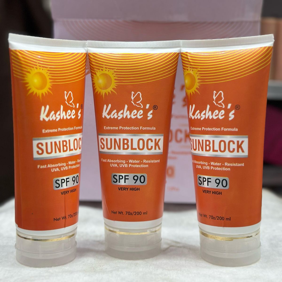 01 Pc Kashee’s Sunblock SPF 90 – Extreme Protection Formula | Fast Absorbing Water Resistant UVA, UVB Protection 200ml View Gallery - Pakistan