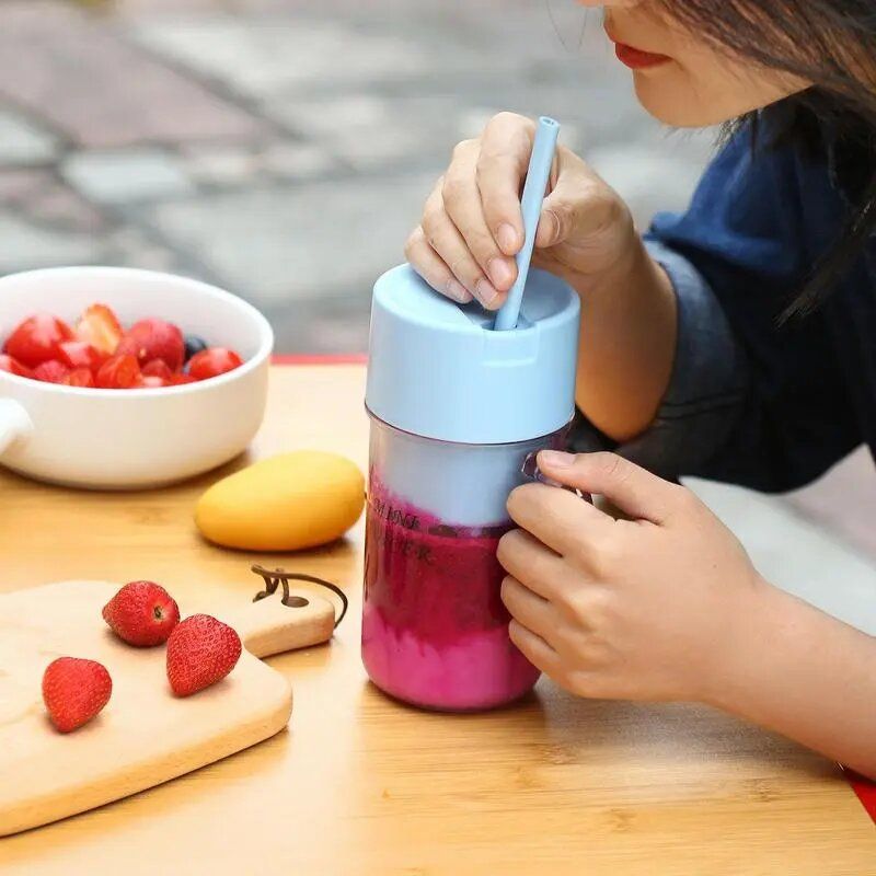Crusher Juicer - Mug Shaped Portable Blender With Straw | Portable Blender,Juicer Portable Outdoor Juicing Cup | Home Mini Cordless Juicer - Random Color