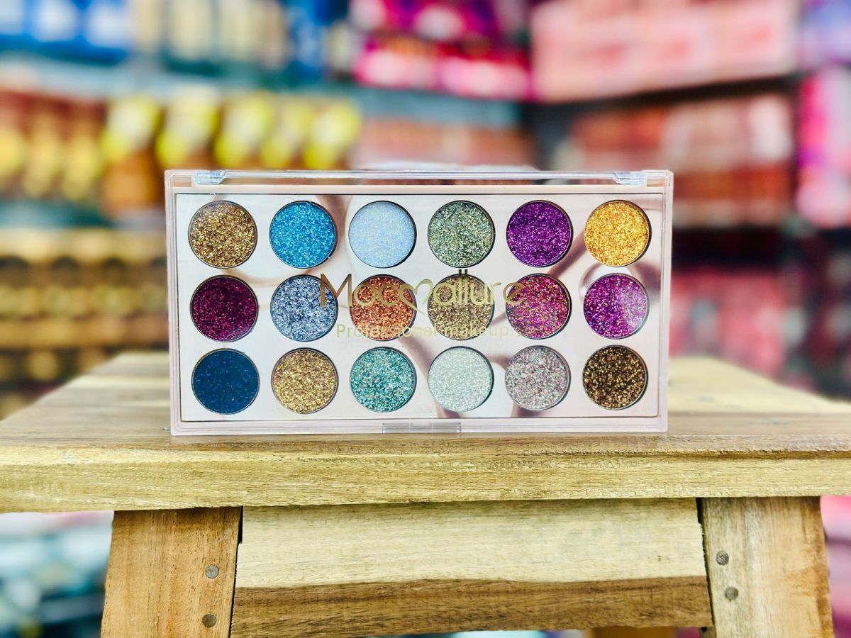 Mocallure Professional 18-Color Glitter Eyeshadow Palette – Bold, Shimmering Shades for Every Look View Gallery - Pakistan