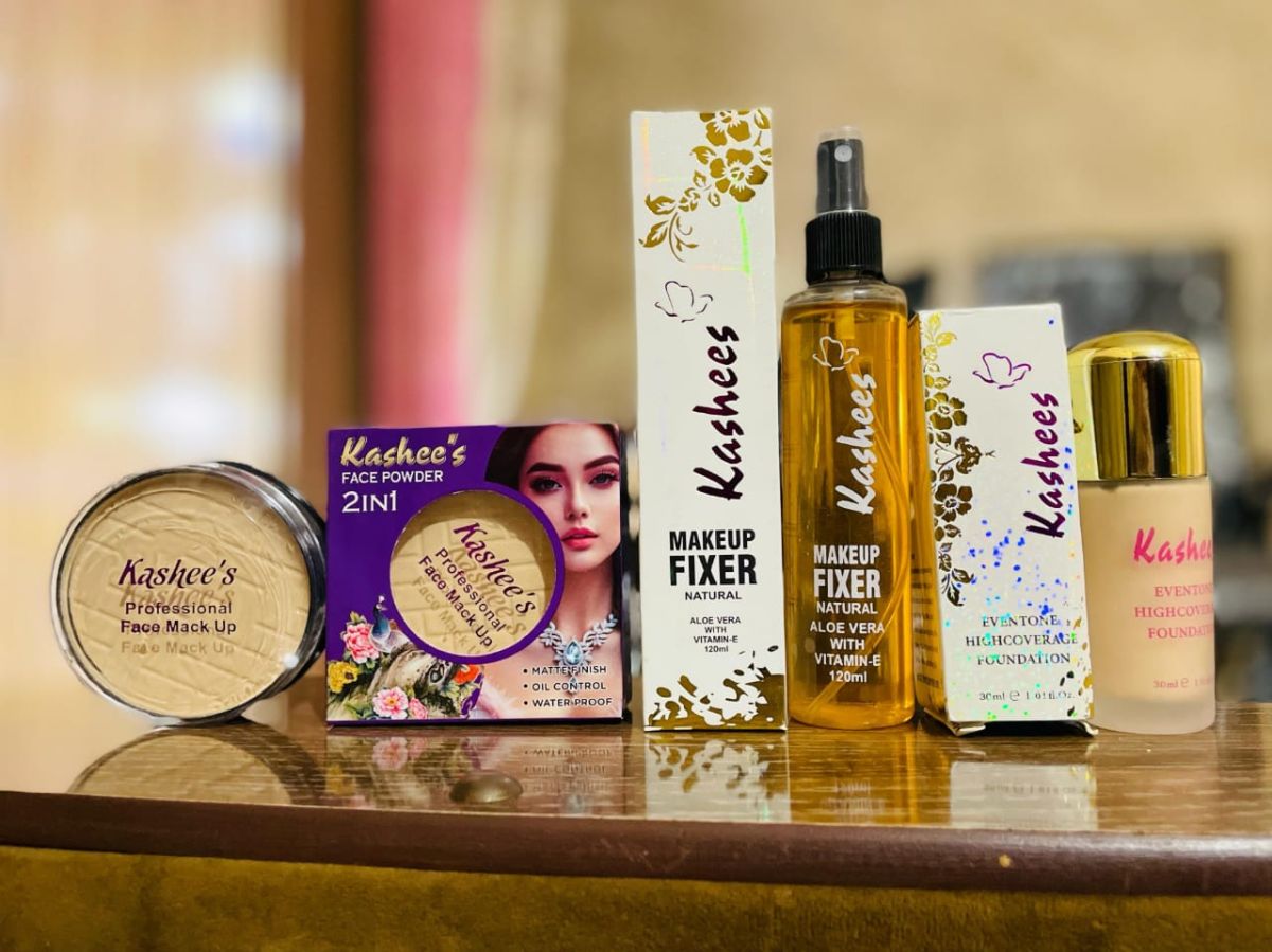 3 in 1 Kashee's Deal, Foundation, Compact Powder, &amp; Fixer (random shades) View Gallery - Pakistan