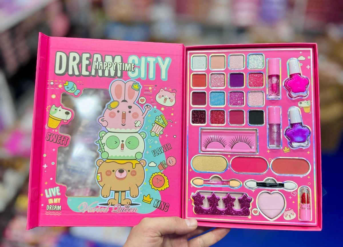 28 in 1 Professional Makeup Girls Makeup Kit | Eyeshadow Palette | Beauty Makeup kit View Gallery - Pakistan