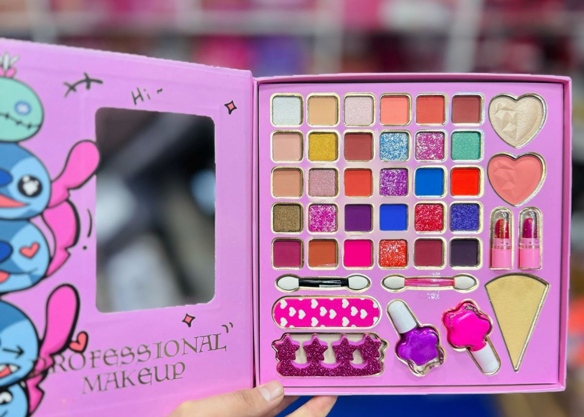 41 in 1 Professional Makeup Girls Makeup Kit | Eyeshadow Palette | Beauty Makeup kit Perfect for all your beauty View Gallery - Pakistan