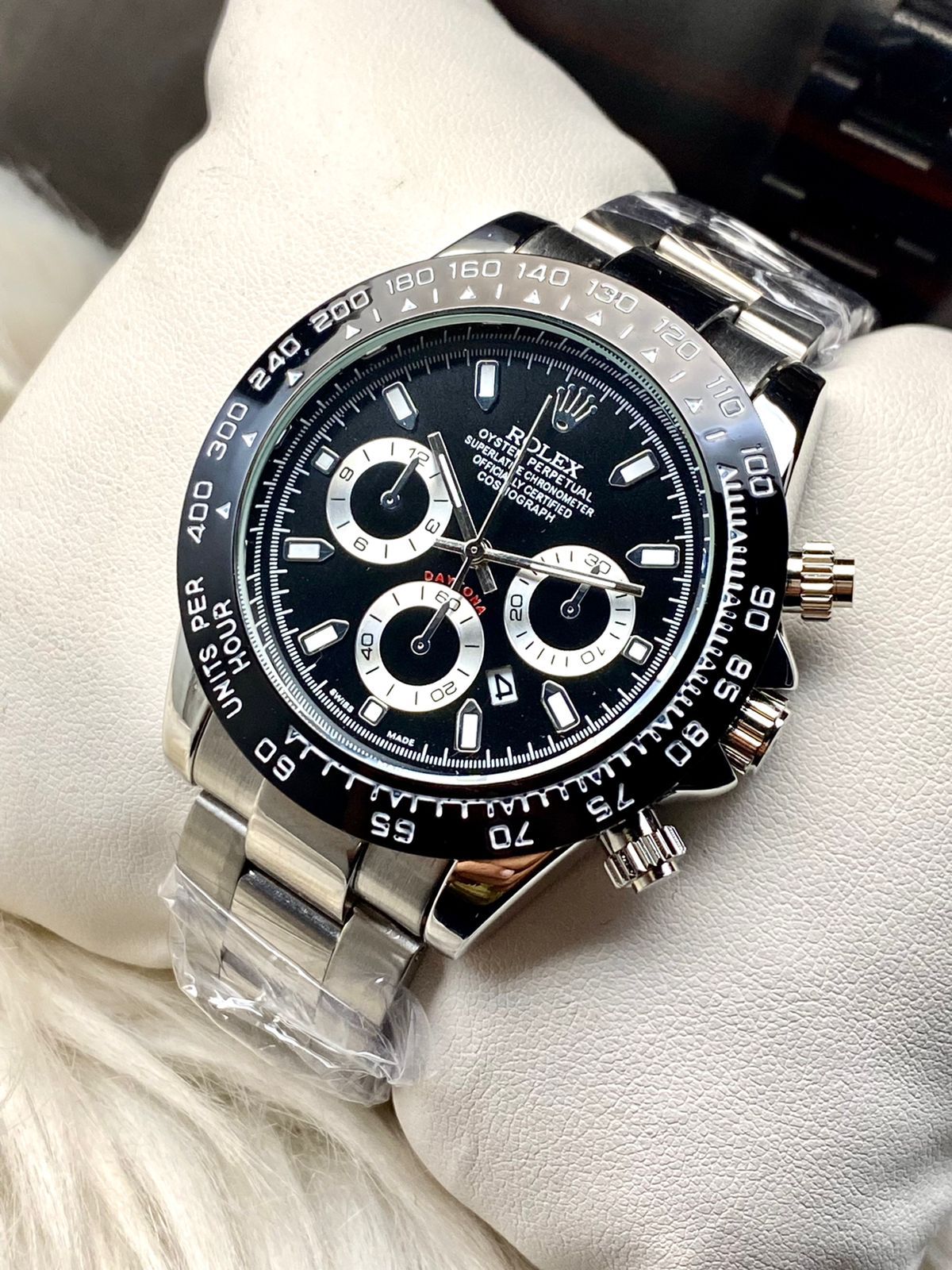 Rolex Daytona Rotating Bezel Quartz Machine | Quartz Chronograph Movement Silver Stainless Steel Strap Watch With Master Lock For Men ( Without Box ) View Gallery - Pakistan