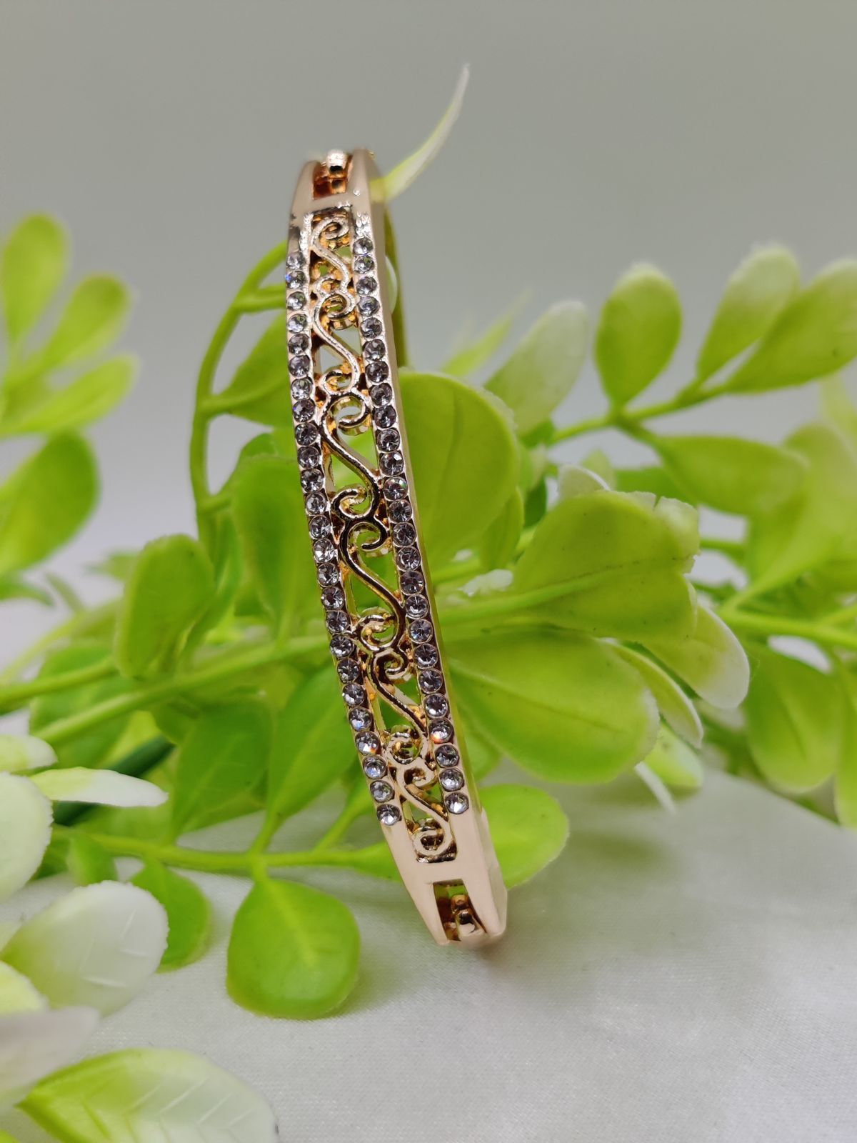01 PCs Imported Intricately Crafted Adjustable Bracelet with Elegant Design ( Intricately Crafted ) View Gallery - Pakistan