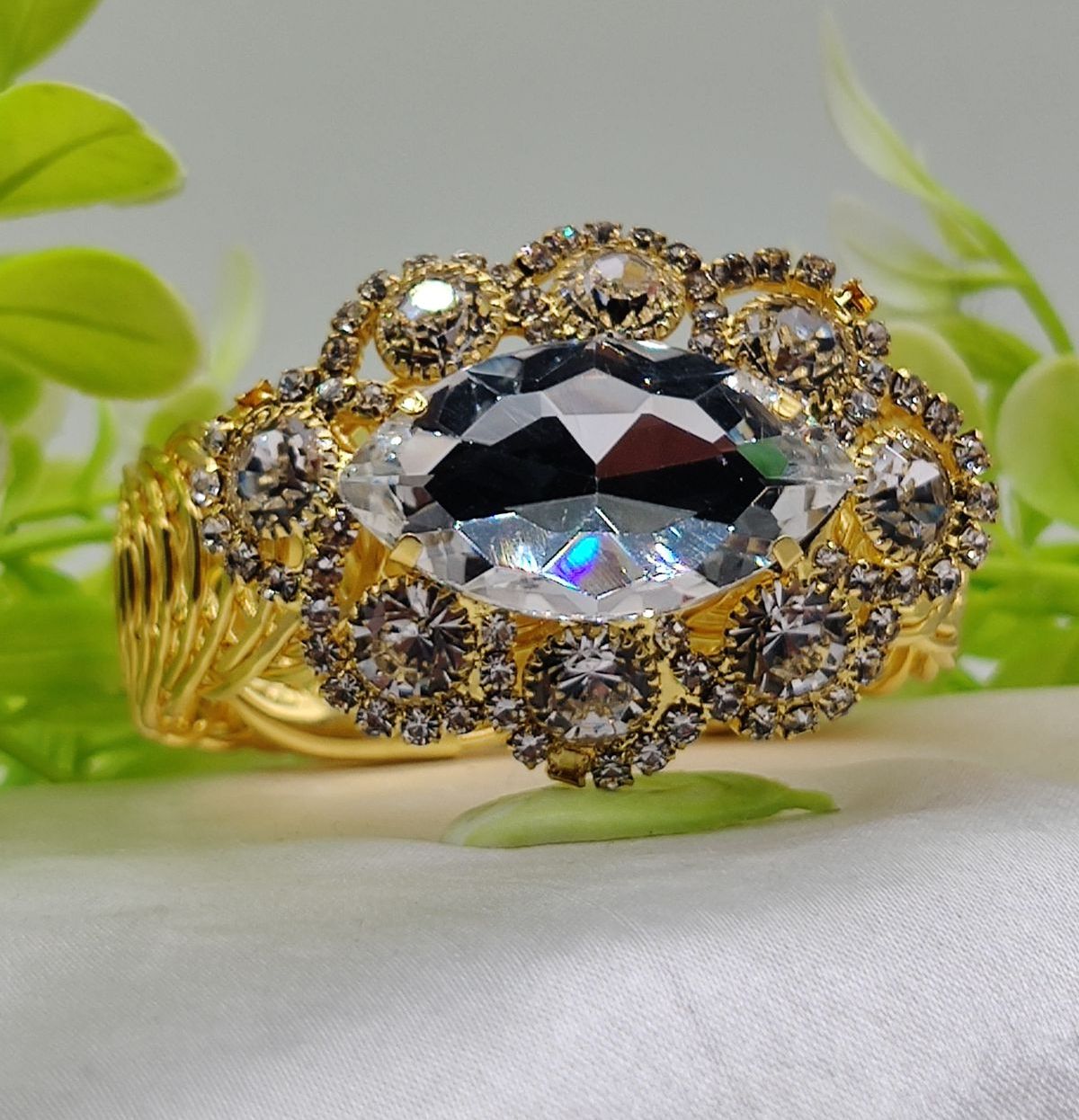 Imported Exquisite Oval Crystal Adjustable Bracelet - Imported Luxury Jewelry | Adjustable Bracelet – Best Quality Artificial Bracelet For Girls &amp;amp; Women | Bracelet For Every Occasion - Random Color 