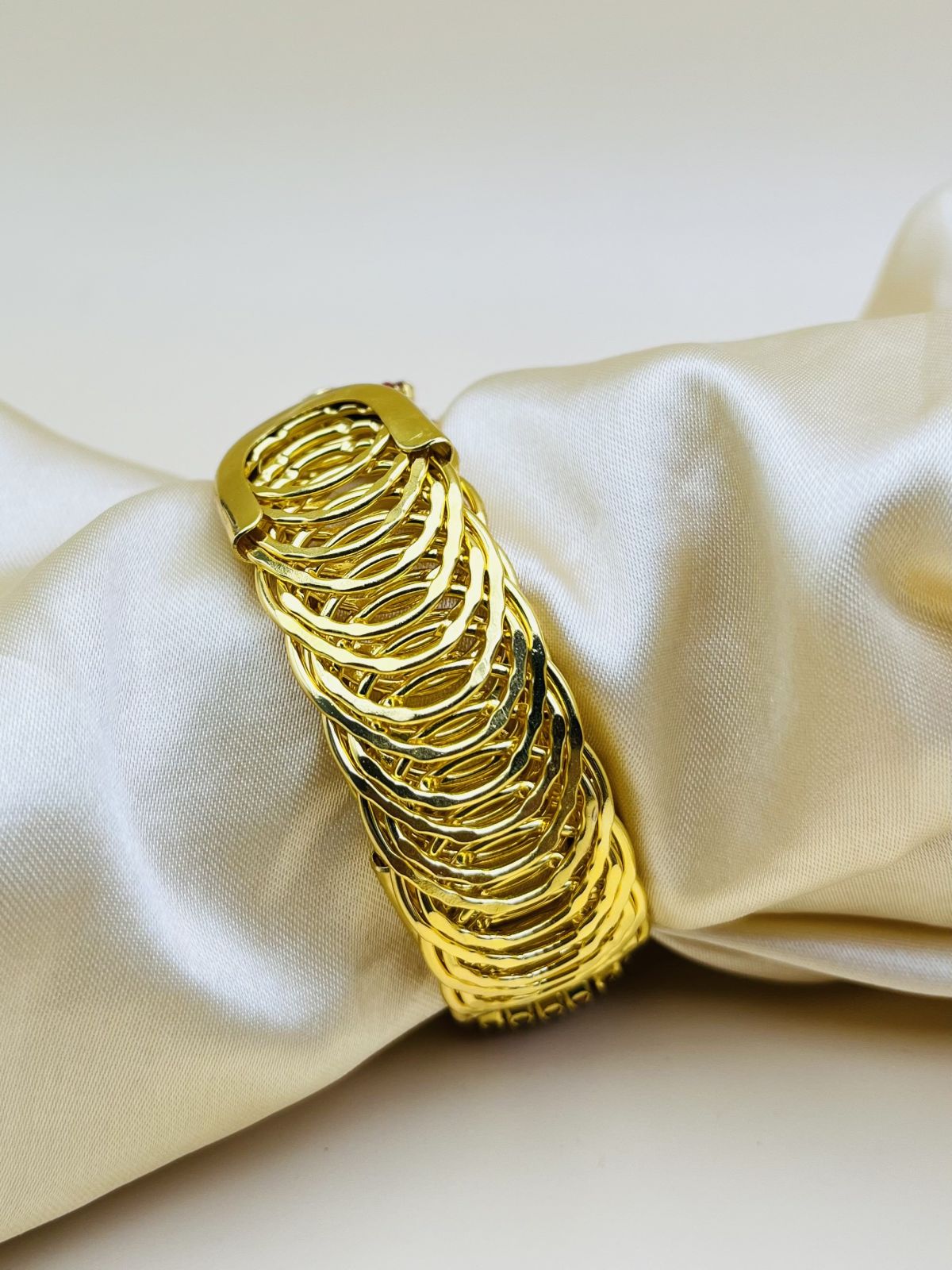 Imported Exquisite Oval Crystal Adjustable Bracelet - Imported Luxury Jewelry | Adjustable Bracelet – Best Quality Artificial Bracelet For Girls &amp; Women | Bracelet For Every Occasion - Random Color  View Gallery - Pakistan