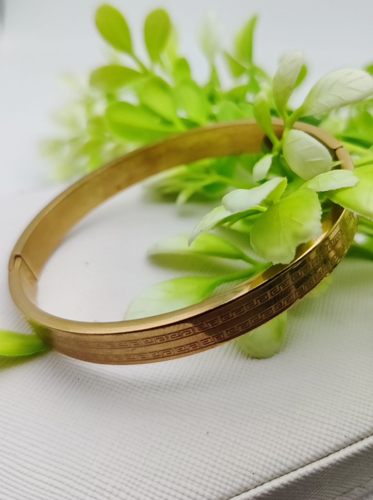 Adjustable Cartier Heart Charm Bracelet – Imported Luxury Gold Bracelet | Best Quality Artificial Bracelet For Girls &amp; Women | Bracelet For Every Occasion | Elegant Design ✨ View Gallery - Pakistan