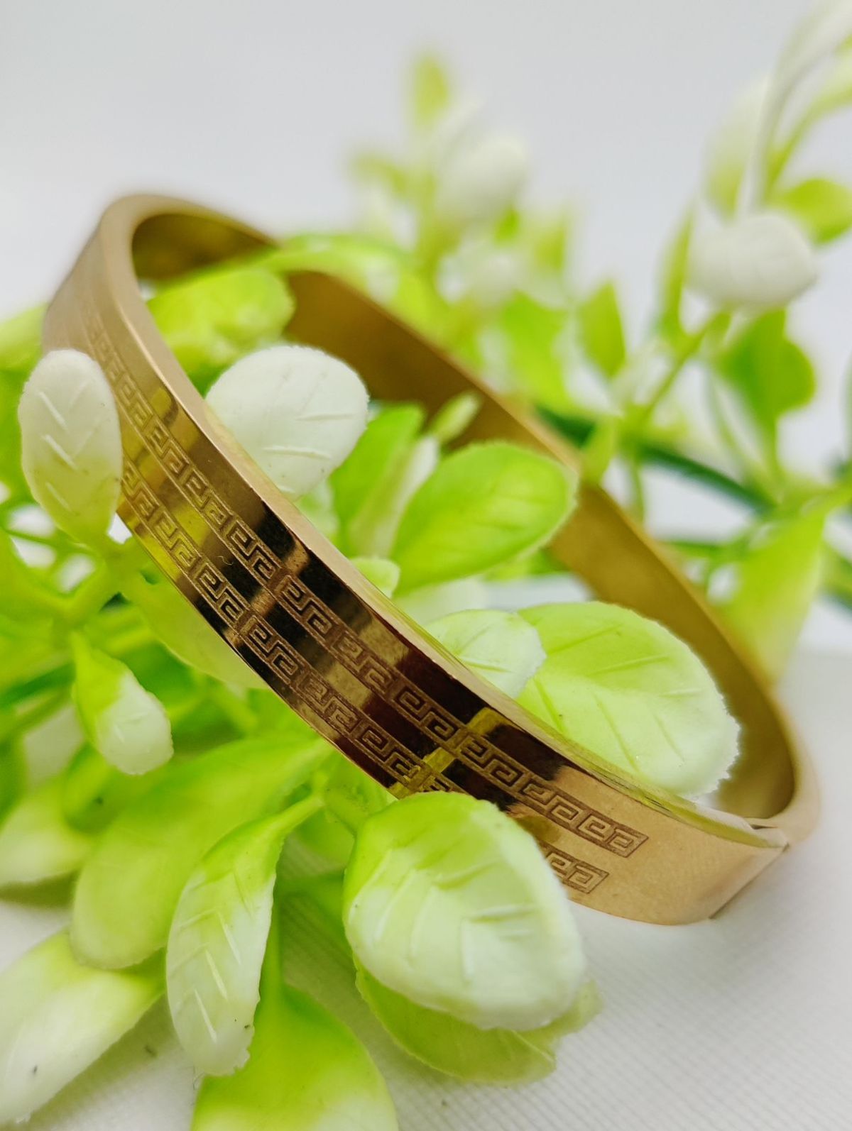 Adjustable Cartier Heart Charm Bracelet – Imported Luxury Gold Bracelet | Best Quality Artificial Bracelet For Girls &amp; Women | Bracelet For Every Occasion | Elegant Design ✨ View Gallery - Pakistan