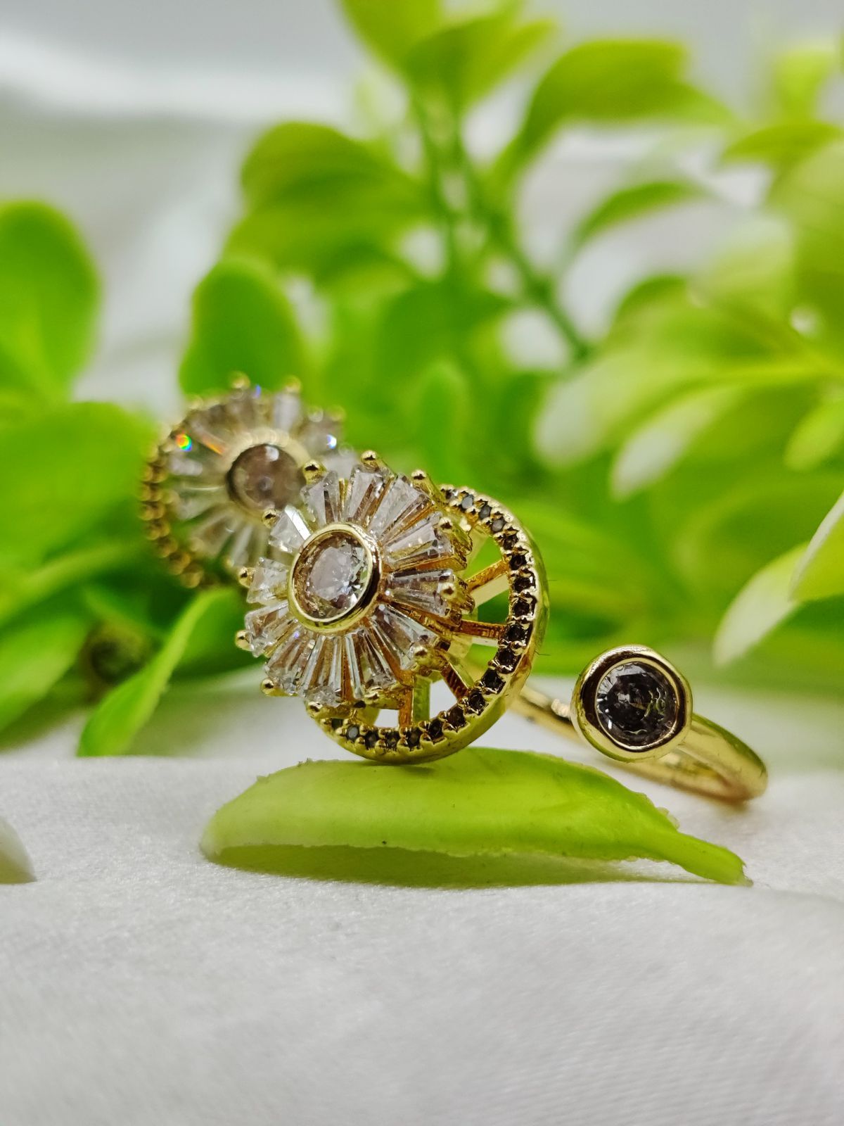 1 Piece Elegant Moveable Radiance Sunflower Ring – Timeless Sparkle 🌟 | Luxurious Design Ring | Adjustable Ring | Ring For Girls &amp; Women ✨  View Gallery - Pakistan