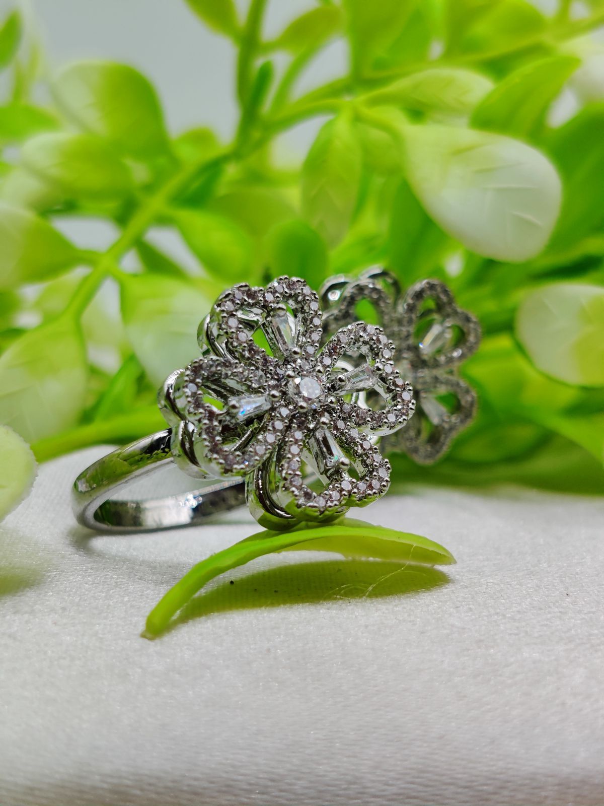 1 Piece Imported Dazzling Dual-Tone Floral Moveable Rings 🌟 | Luxurious Design Ring | Adjustable Ring | Ring For Girls &amp; Women ✨ View Gallery - Pakistan