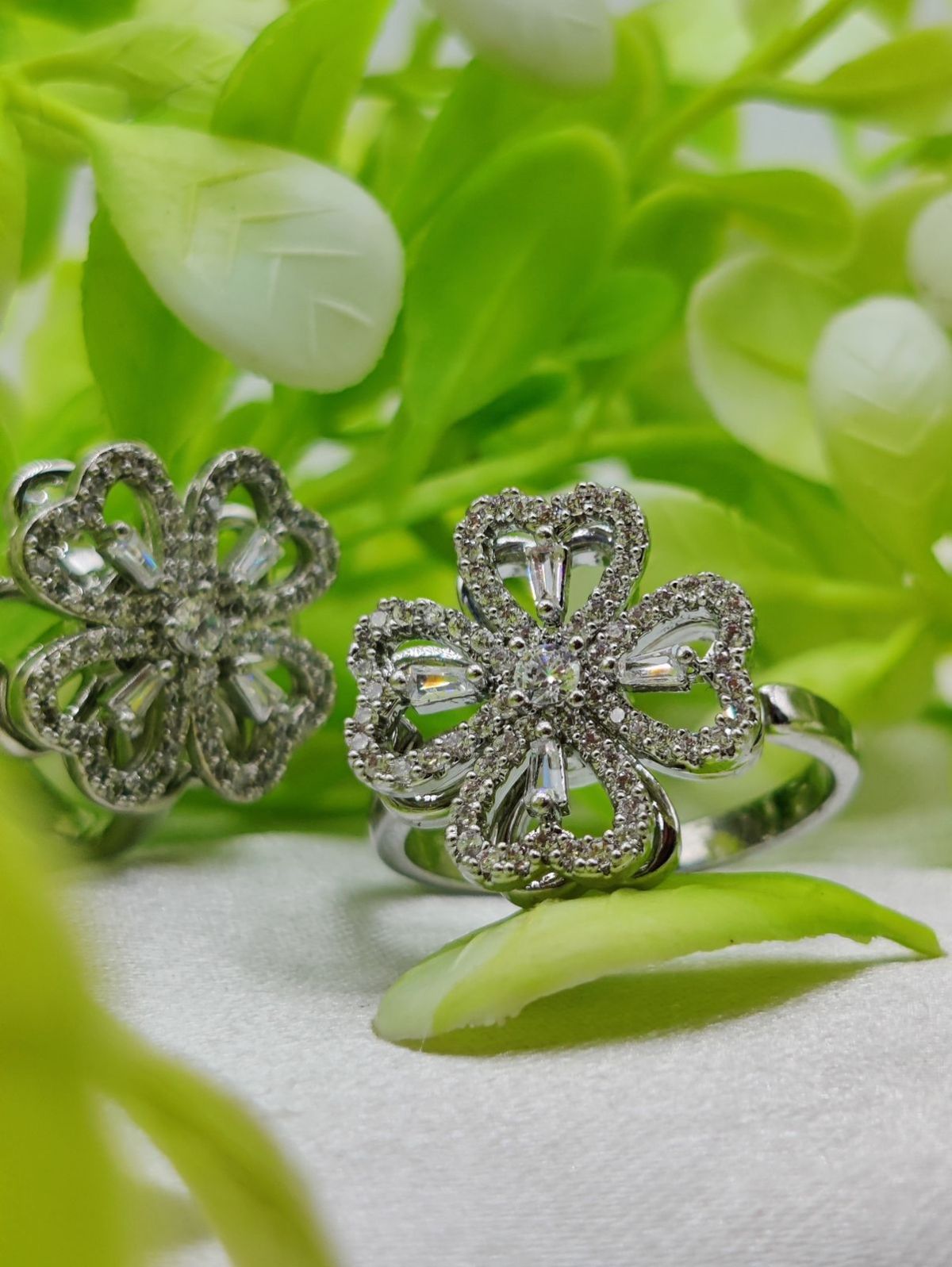 1 Piece Imported Dazzling Dual-Tone Floral Moveable Rings 🌟 | Luxurious Design Ring | Adjustable Ring | Ring For Girls &amp; Women ✨ View Gallery - Pakistan