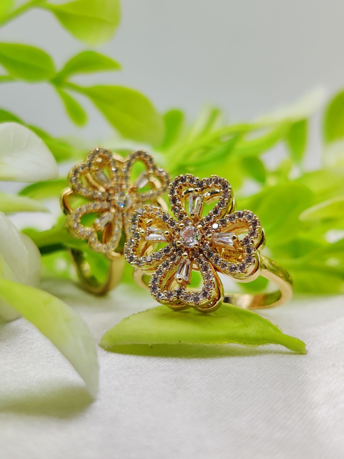 1 Piece Imported Dazzling Dual-Tone Floral Moveable Rings 🌟 | Luxurious Design Ring | Adjustable Ring | Ring For Girls &amp; Women ✨ View Gallery - Pakistan