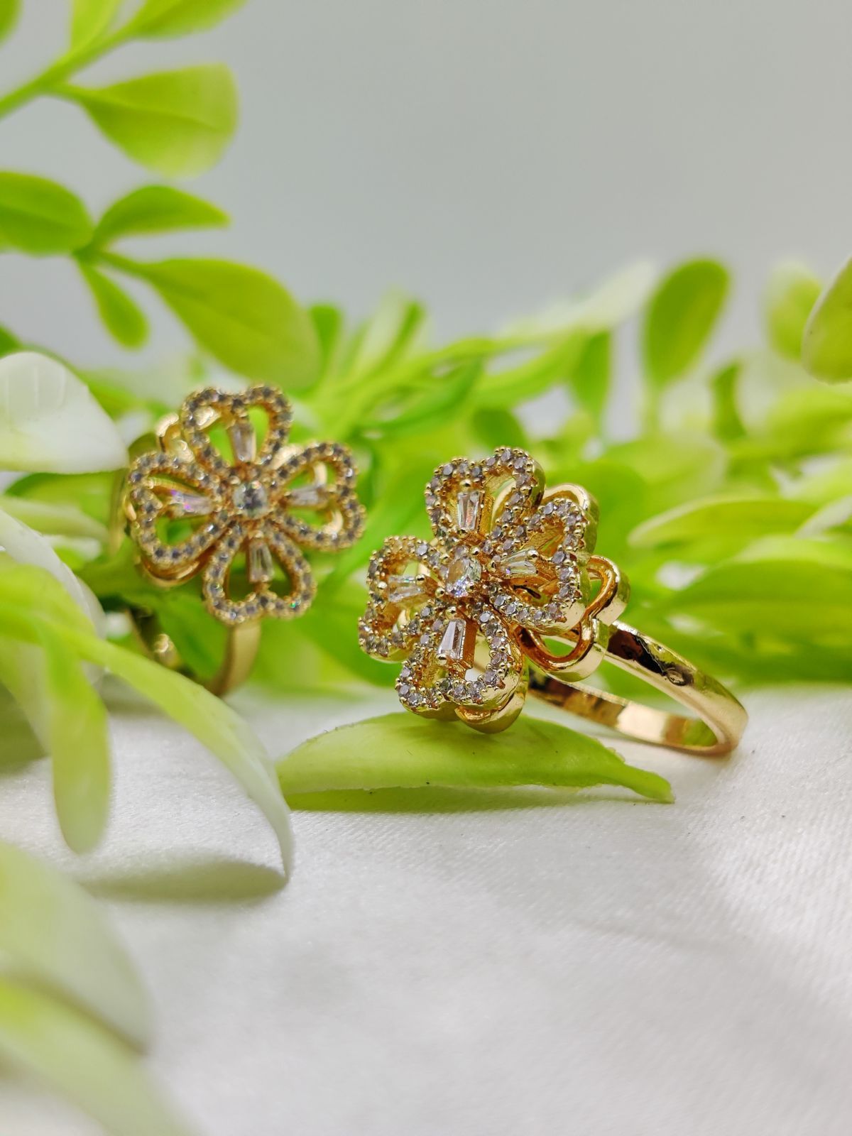 1 Piece Imported Dazzling Dual-Tone Floral Moveable Rings 🌟 | Luxurious Design Ring | Adjustable Ring | Ring For Girls &amp; Women ✨ View Gallery - Pakistan