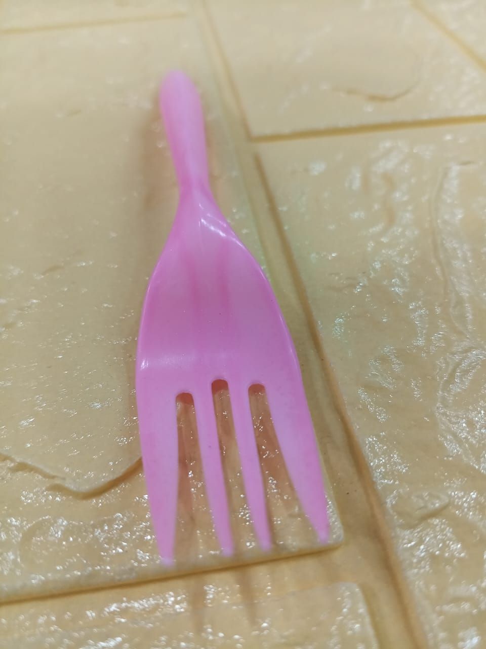 24pcs Imported Disposable Plastic Fork Party Cutlery Fork Birthday Party Tableware for Cake Dessert (Mixed colour) View Gallery - Pakistan