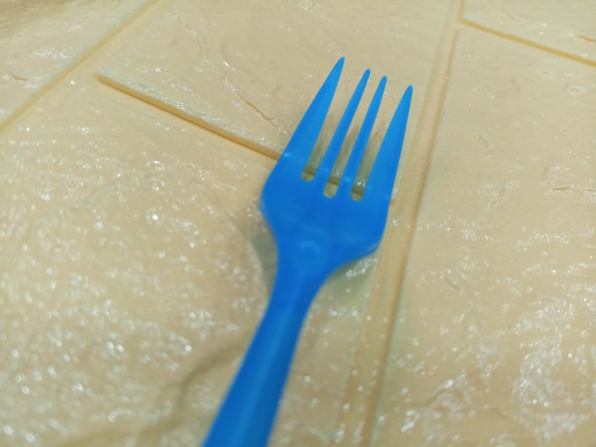 24pcs Imported Disposable Plastic Fork Party Cutlery Fork Birthday Party Tableware for Cake Dessert (Mixed colour) View Gallery - Pakistan