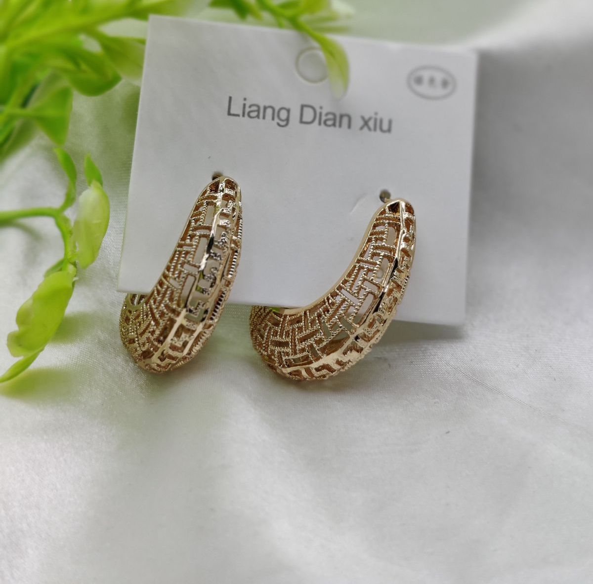 Imported Elegant Crystal Flower Dangle Earrings – Graceful &amp; Stylish - Luxurious Gold Finish | Best Quality Artificial Earrings For Girls &amp; Women View Gallery - Pakistan