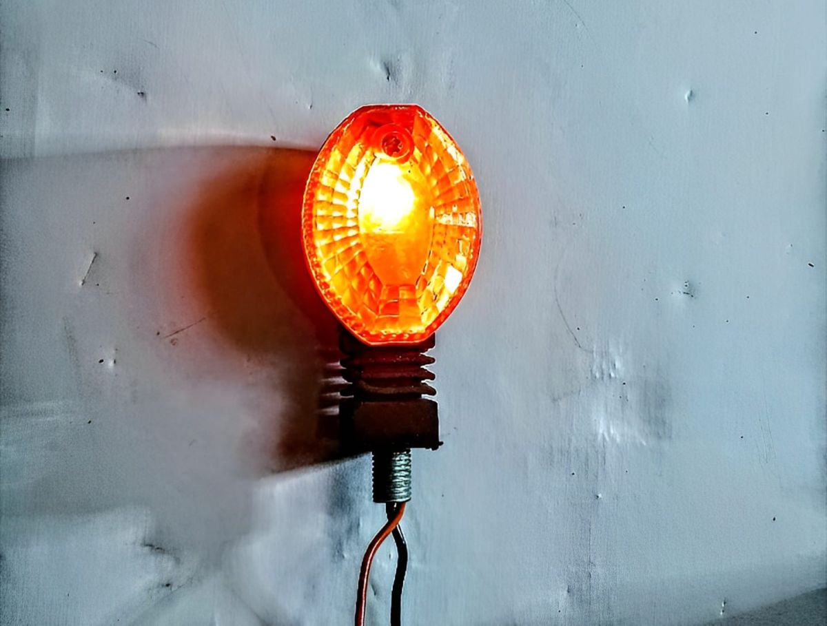 Mini Motorcycle Indicator with Backlight – Suitable for 70cc/125cc Bikes, Compact Design, Fancy Packaging. View Gallery - Pakistan