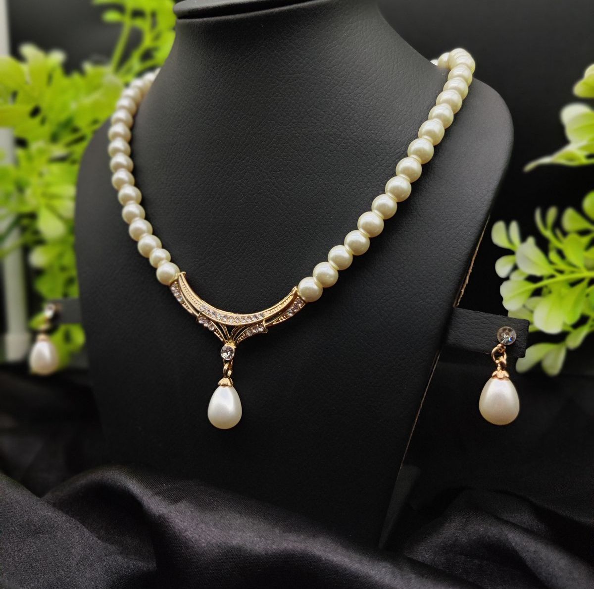 Imported Elegant Gold-Plated Pearl Necklace with Teardrop Pendant | Girls &amp;amp; Women Fashion