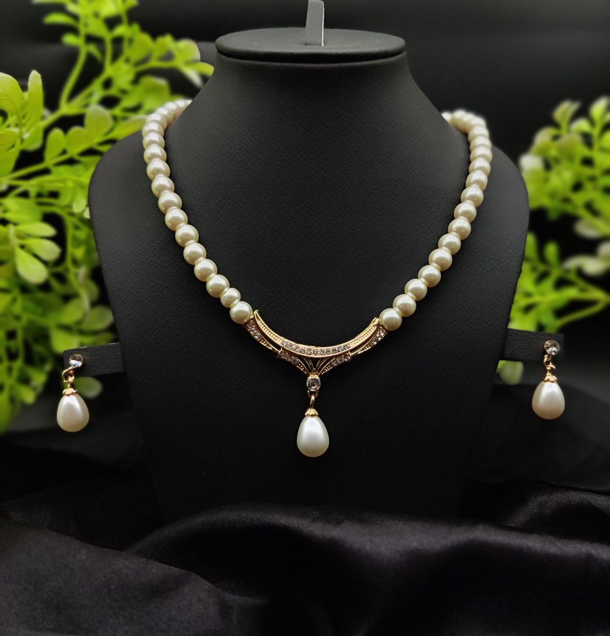 Imported Elegant Gold-Plated Pearl Necklace with Teardrop Pendant | Girls &amp; Women Fashion View Gallery - Pakistan