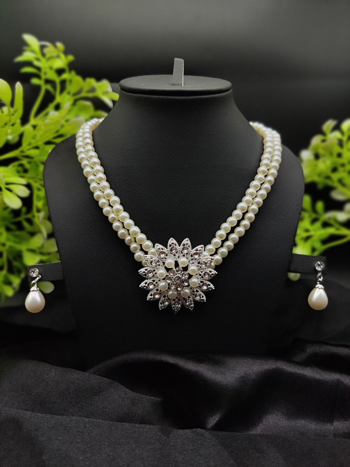 Imported Graceful Radiance Pearl Necklace Set with Exquisite Floral Pendant 🌟 | Artificial Jewellery For Girls &amp;amp; Women