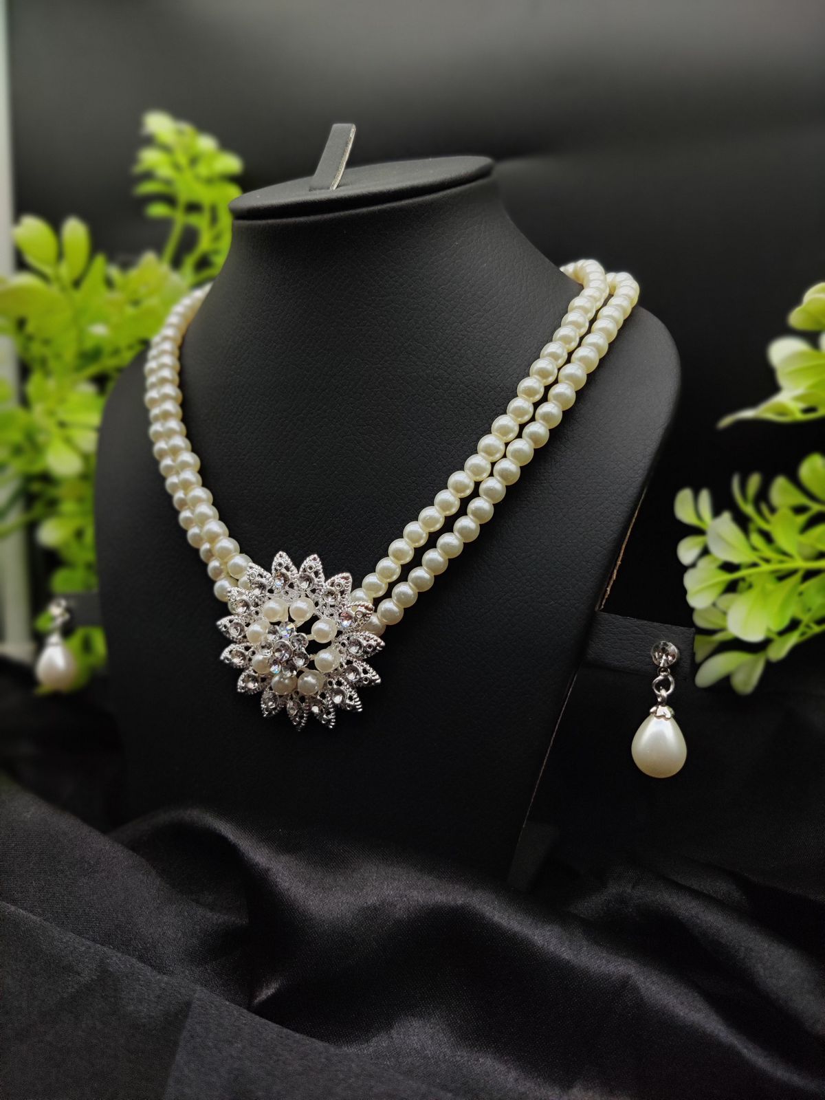 Imported Graceful Radiance Pearl Necklace Set with Exquisite Floral Pendant 🌟 | Artificial Jewellery For Girls &amp; Women View Gallery - Pakistan