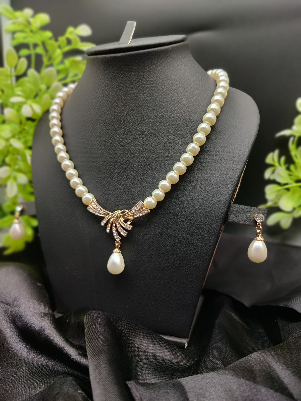 Imported Timeless Pearl Necklace Set with Radiant Pendant &amp; Earrings | Girls &amp; Women Fashion View Gallery - Pakistan