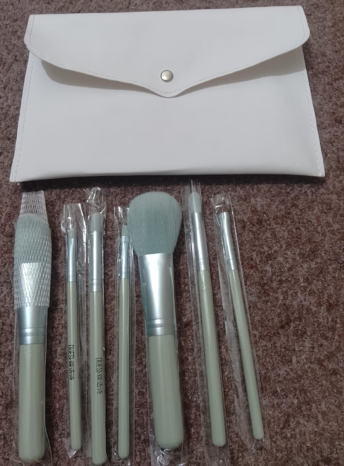 7 Pcs makeup Brush Set Complete Lip Brush Eye Shadow Loose Powder Brush Beauty Tools With Pouch (Green) View Gallery - Pakistan