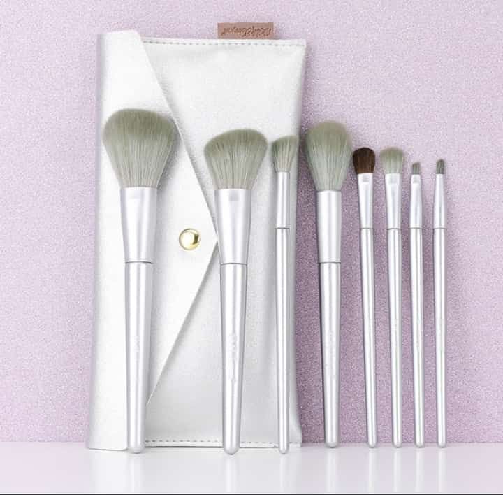 7 Pcs makeup Brush Set Complete Lip Brush Eye Shadow Loose Powder Brush Beauty Tools With Pouch (Green) View Gallery - Pakistan