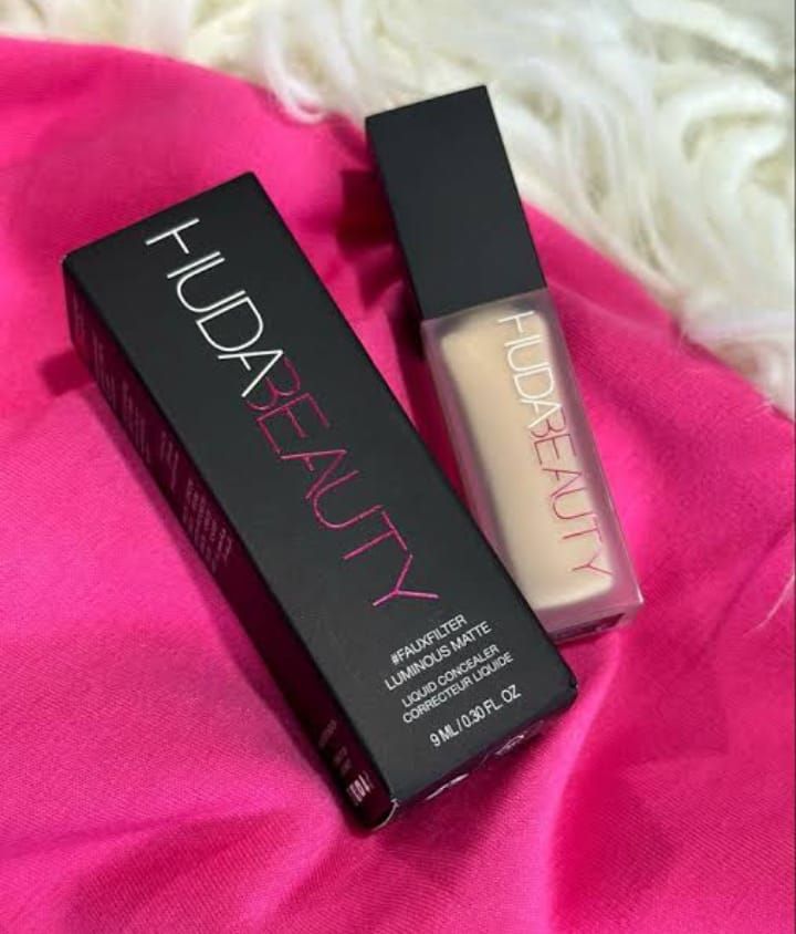 Huda Beauty Makeup Original Foundation Waterproof, Super Long Wear 24hr View Gallery - Pakistan