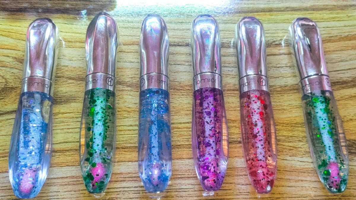 Pack of 2 Glitter Lipgloss For Moisturizing &amp; Hydrating Lips (random color) View Gallery - Pakistan