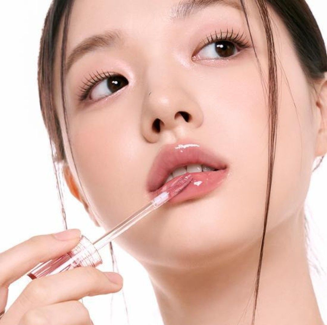 Pack of 2 Glitter Lipgloss For Moisturizing &amp; Hydrating Lips (random color) View Gallery - Pakistan