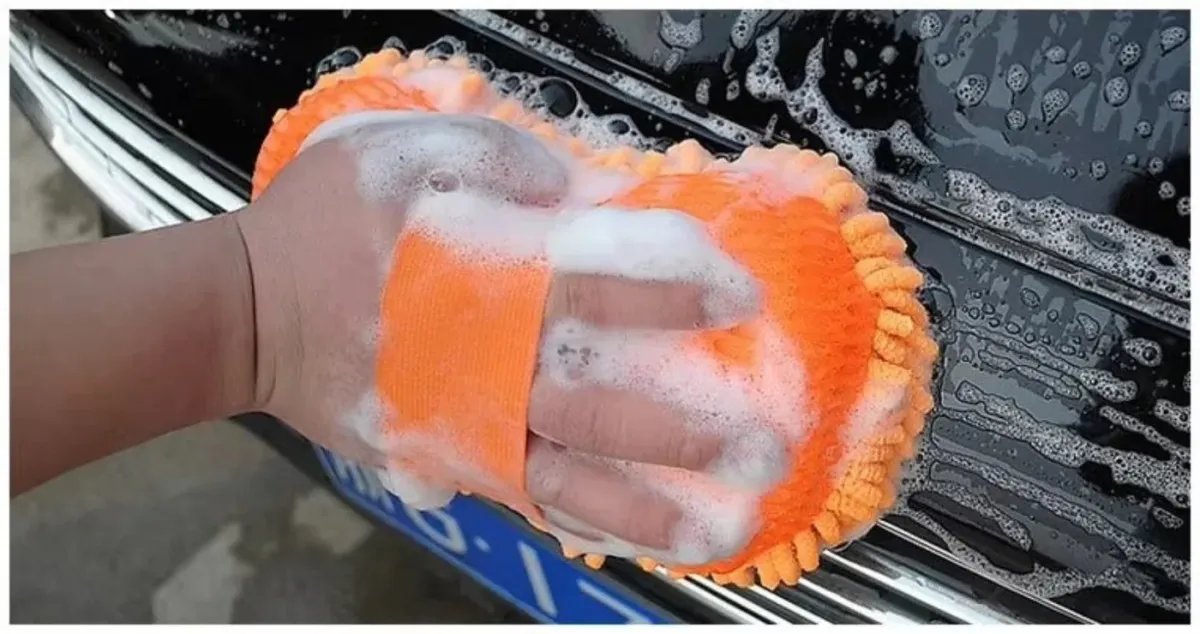 Microfiber Sponge Pad with Grip Handle Multipurpose Microfibre Wash &amp; Dry Cleaning Sponge, 1 Piece - Random Color View Gallery - Pakistan