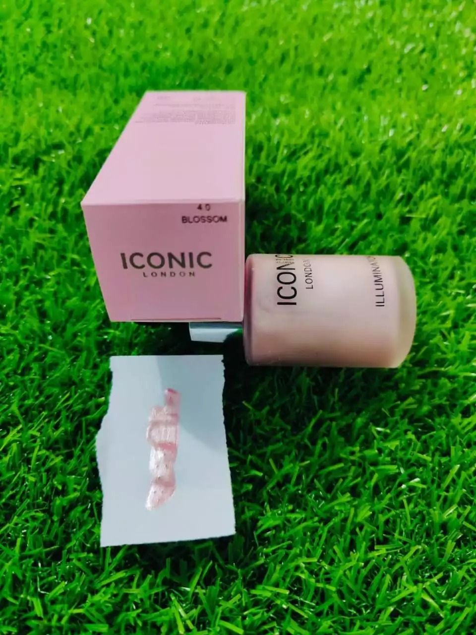 ICONIC ILLUMINATOR  SHINE LIQUID HIGHLIGHTER View Gallery - Pakistan