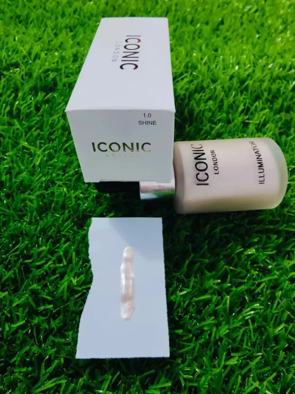 ICONIC ILLUMINATOR  SHINE LIQUID HIGHLIGHTER View Gallery - Pakistan
