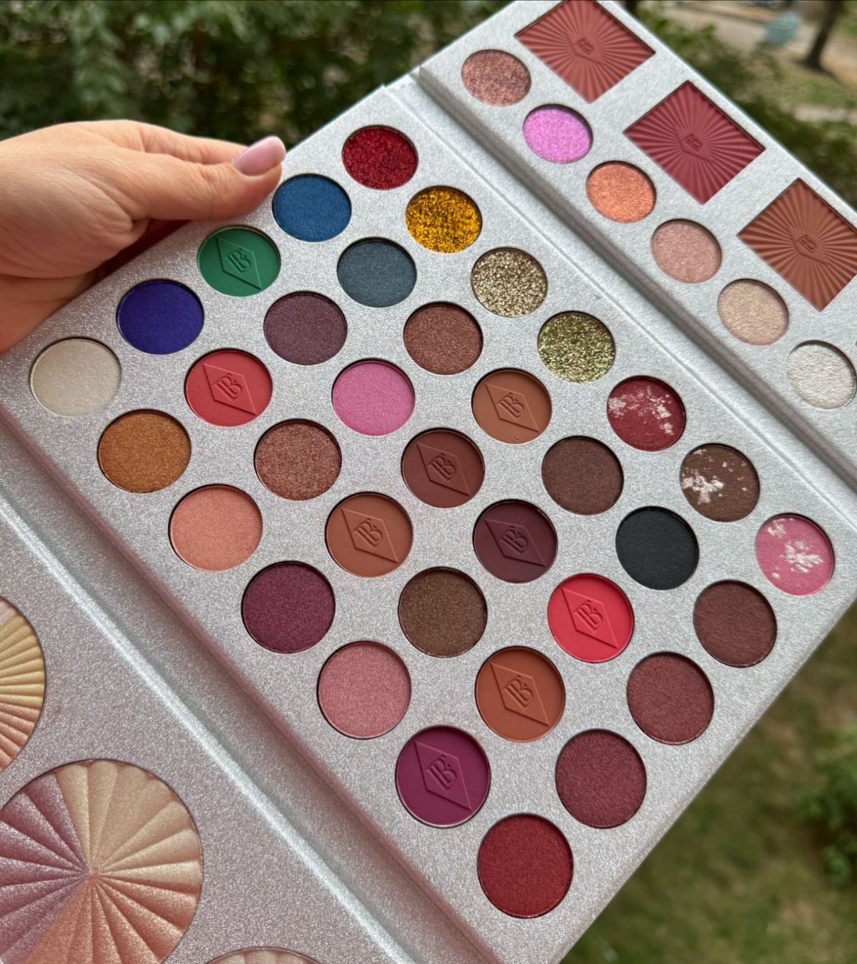 Muicin White Blusher &amp; Eyeshadow Palette 51 shades View Gallery - Pakistan