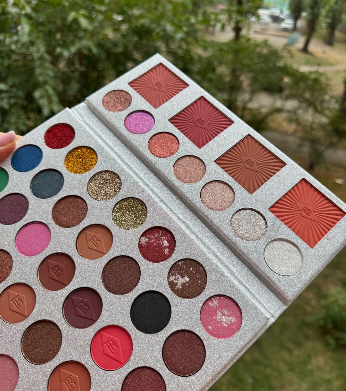 Muicin White Blusher &amp; Eyeshadow Palette 51 shades View Gallery - Pakistan