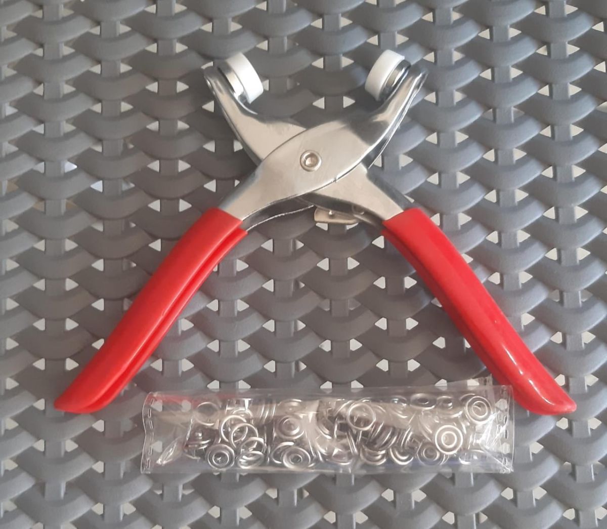 Metal Hand Press Tich Button Machine without Button View Gallery - Pakistan