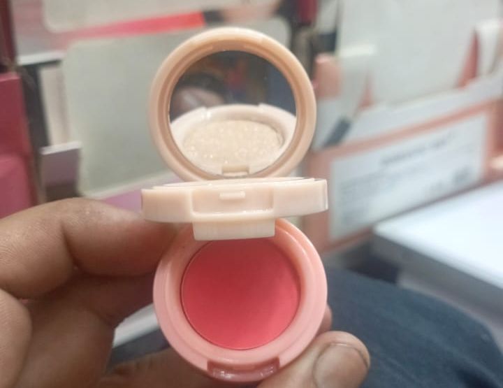 3 In 1 Matte Highlighter Blush Palette Pearly Blusher Shimmer Brighten Silkworm Eyeshadow Face Contour Powder Makeup Palette View Gallery - Pakistan