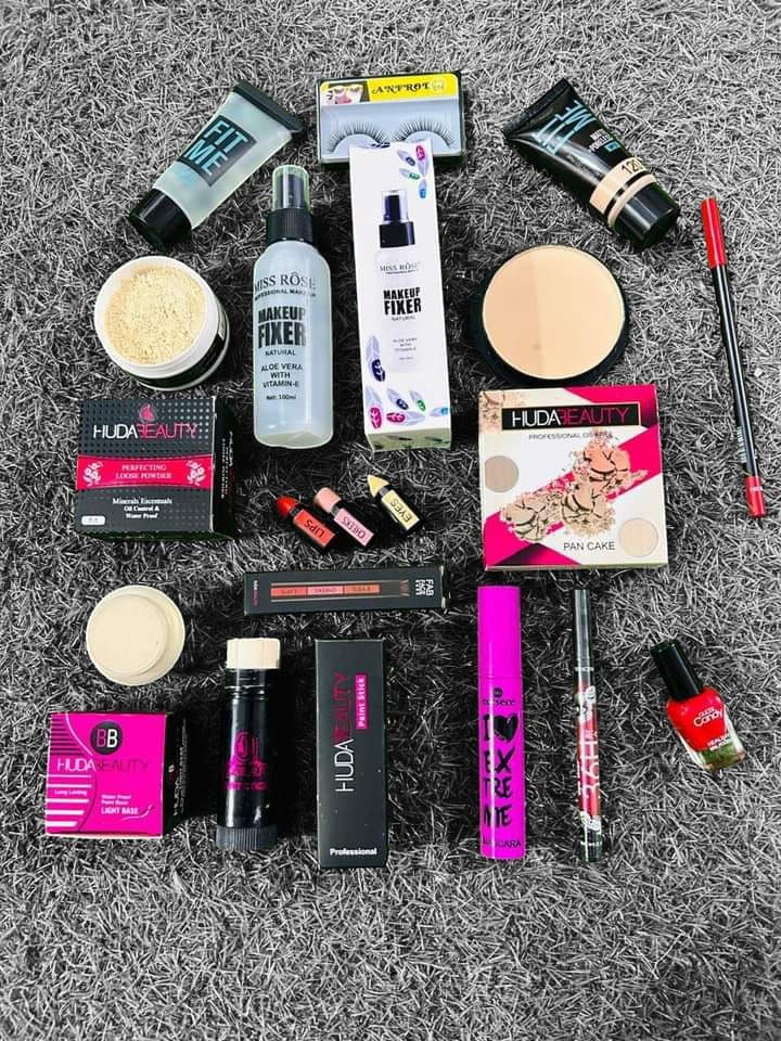 Makeup Deal Pack Of 13 View Gallery - Pakistan