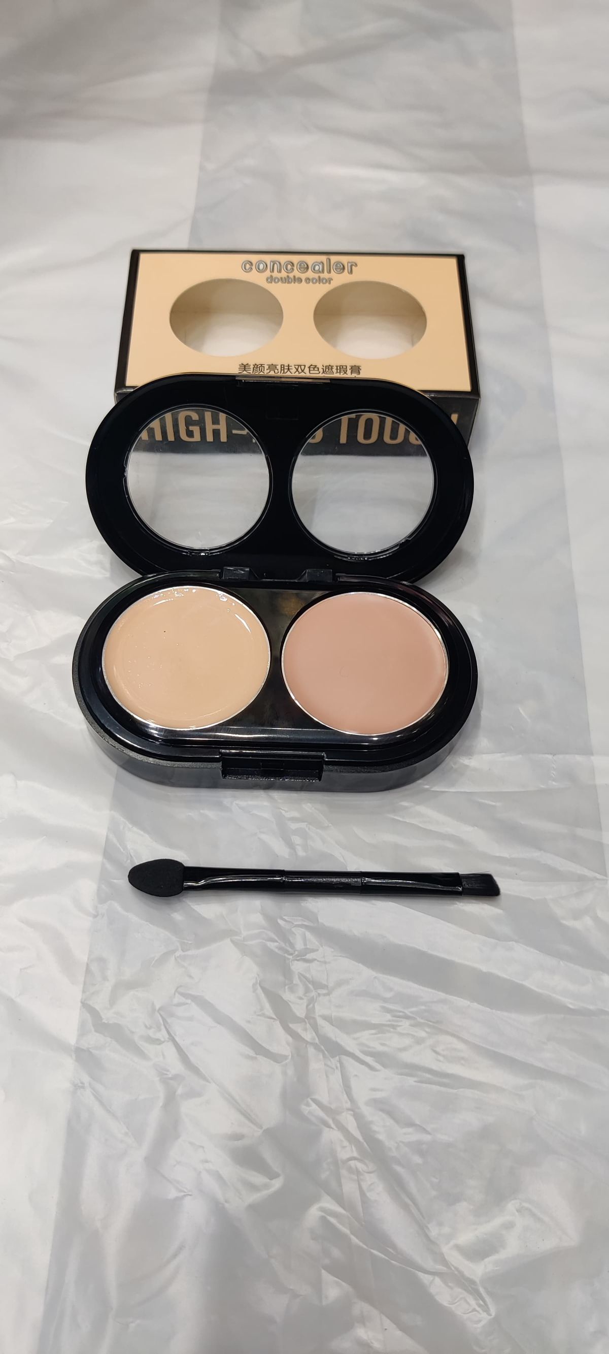 Creamy 2 in 1 Concealer Kit Warm Beige Creamy Concealer + Pale Yellow Sheer Finish Pressed Powder View Gallery - Pakistan